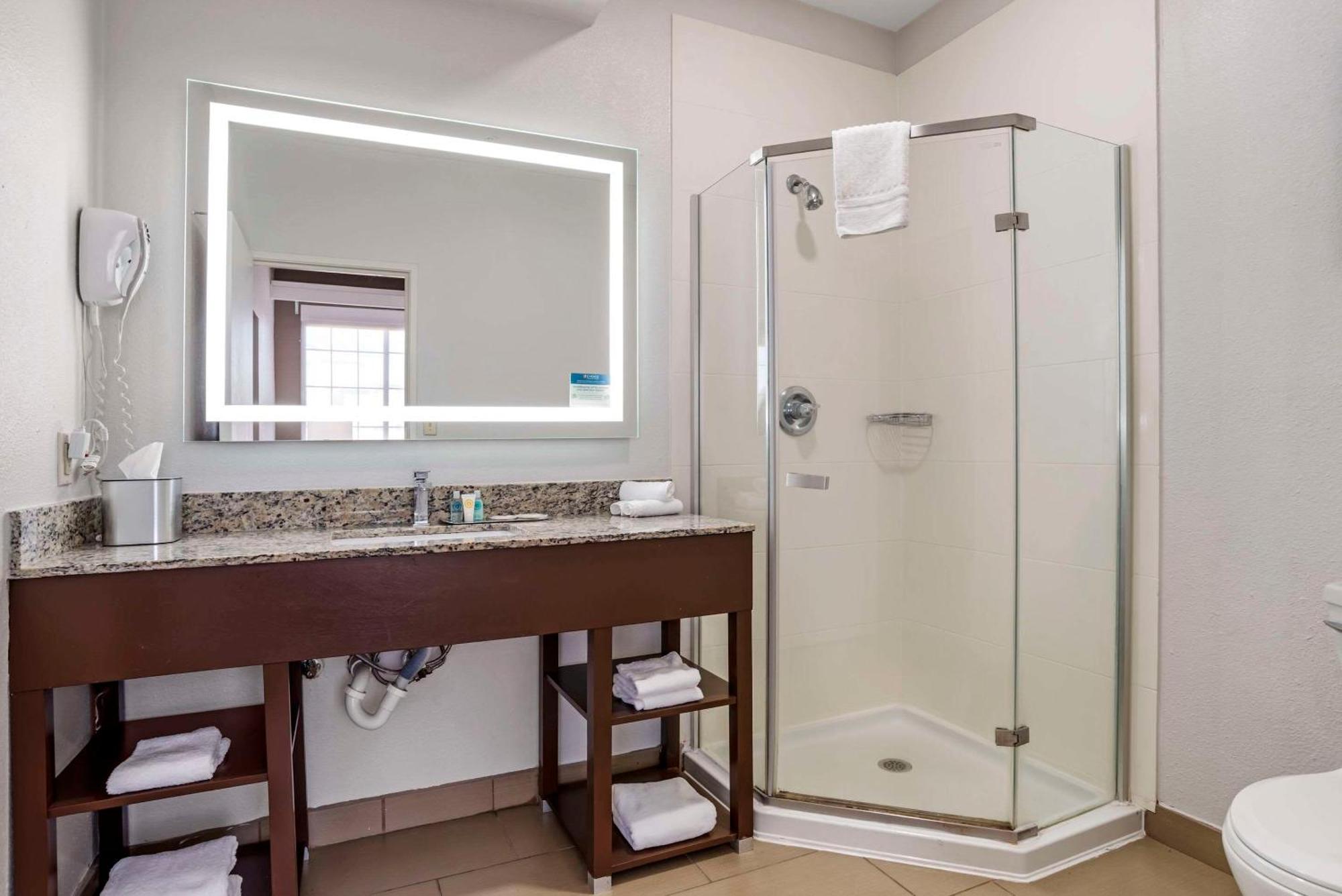 Comfort Suites Хаттисберг Экстерьер фото